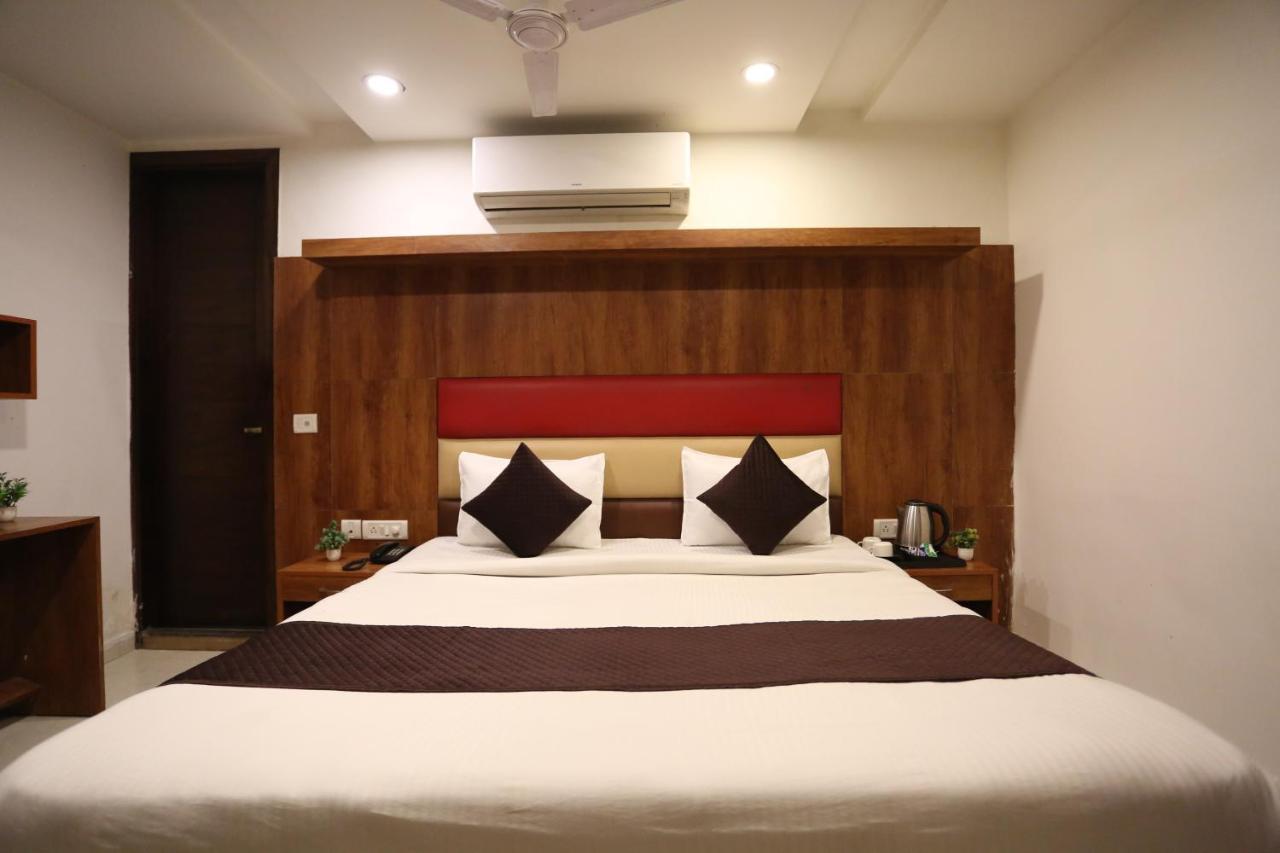 Hotel Sm Suits Near Delhi Airport-Unit By Grand Urban Luxury 新德里 外观 照片