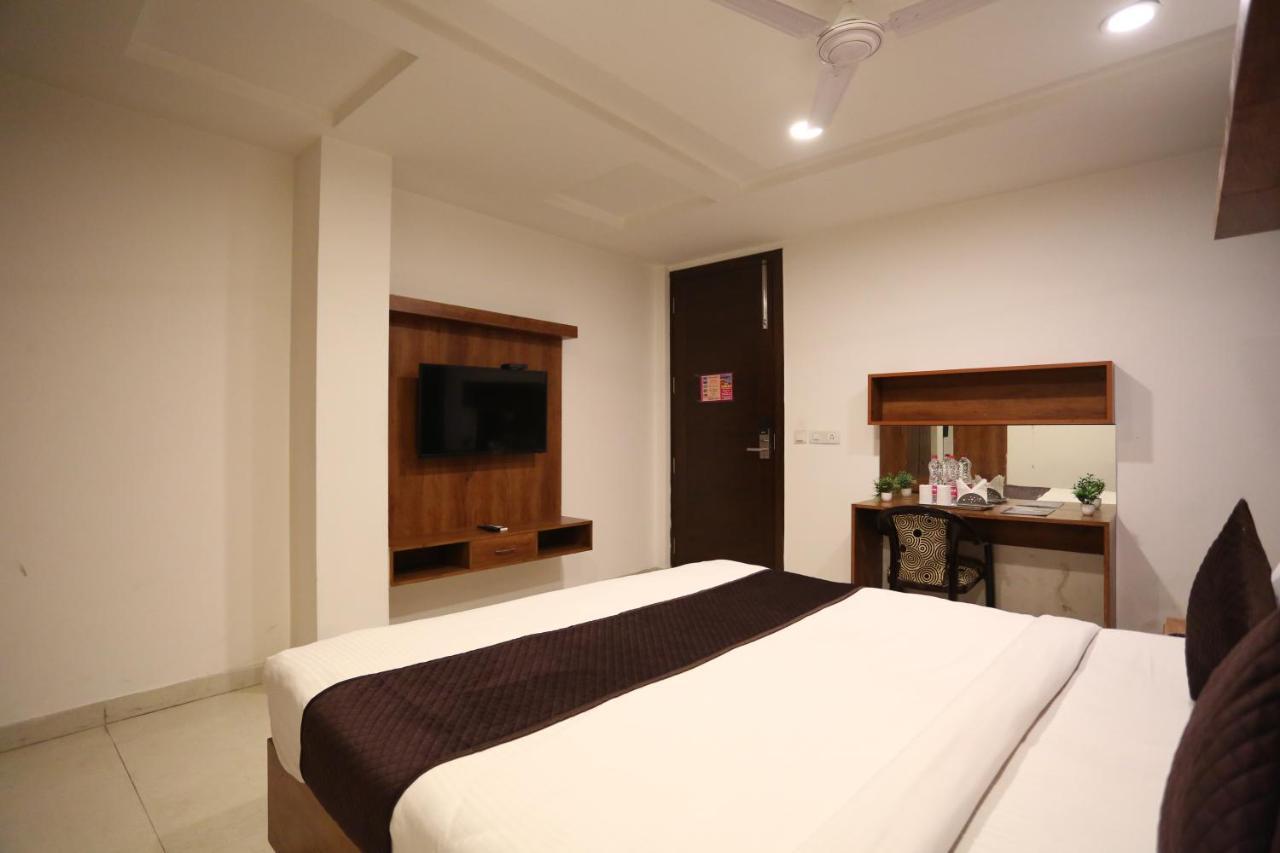 Hotel Sm Suits Near Delhi Airport-Unit By Grand Urban Luxury 新德里 外观 照片