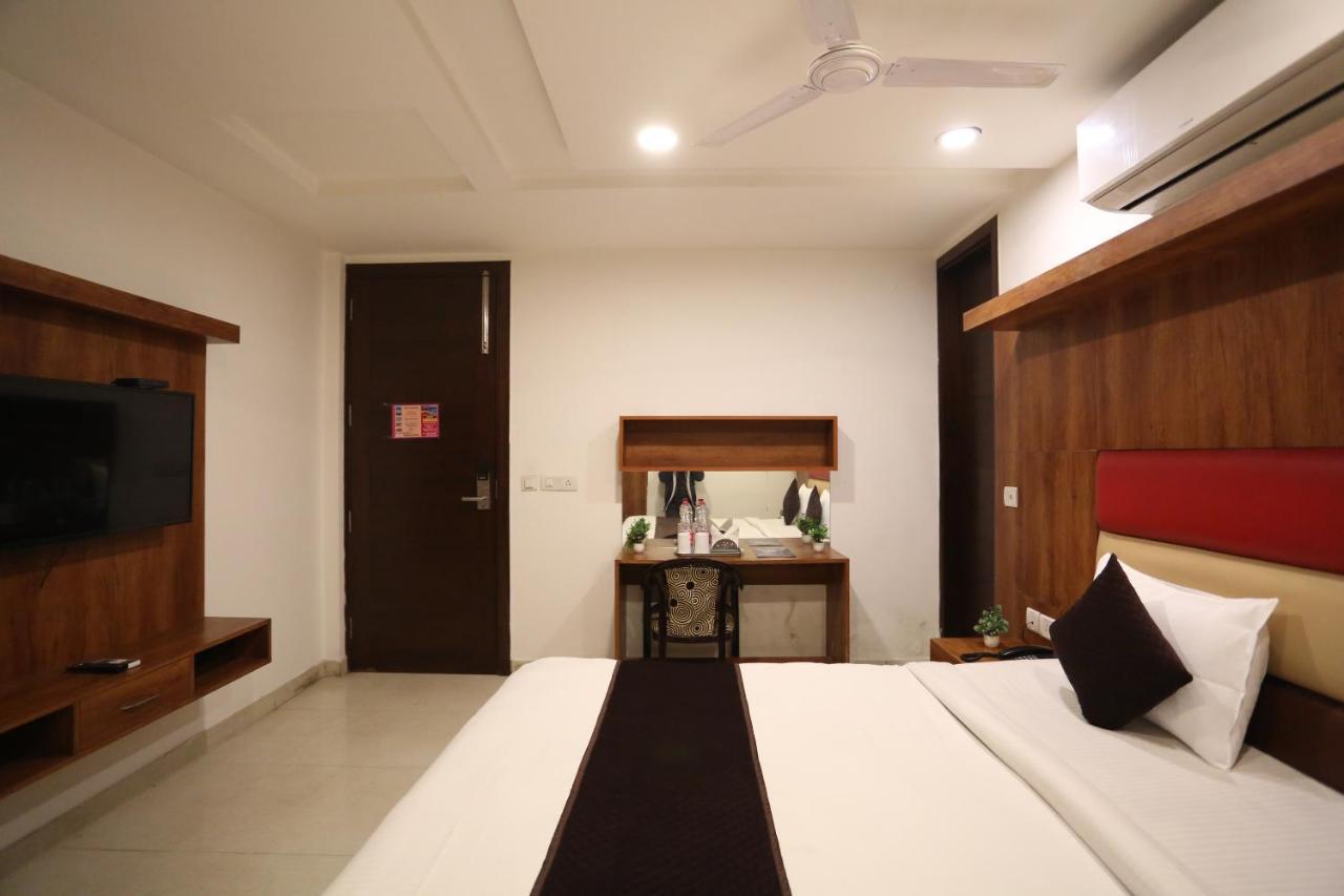 Hotel Sm Suits Near Delhi Airport-Unit By Grand Urban Luxury 新德里 外观 照片